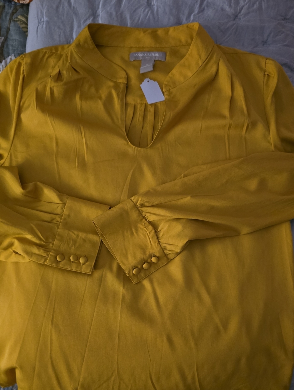 Banana Republic Women's Yellow Keyhole Blouse Size M